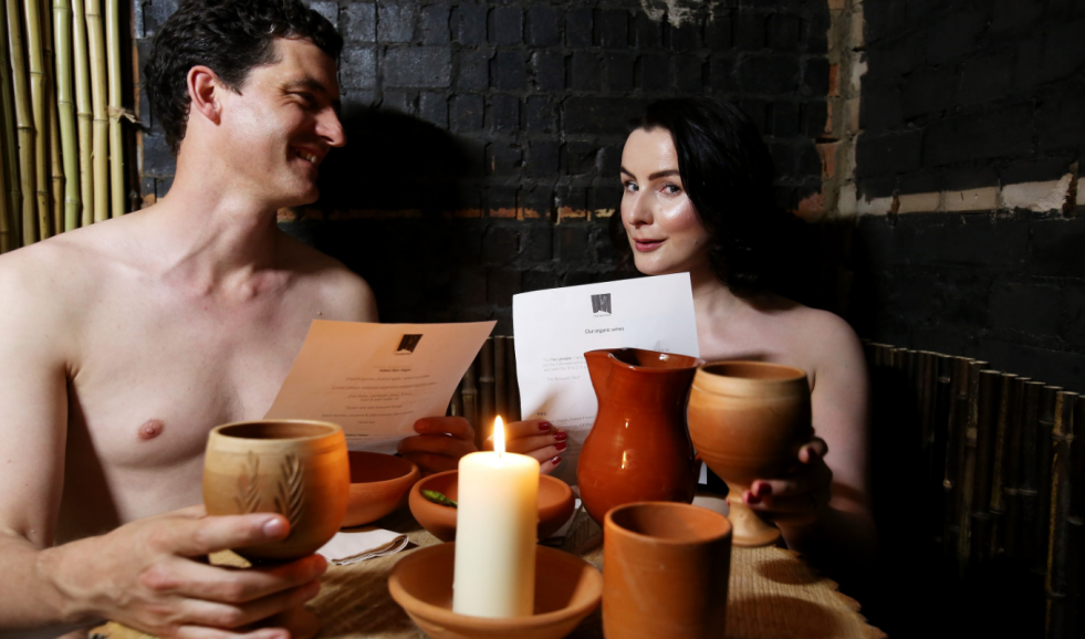 Nudist restaurant in Paris