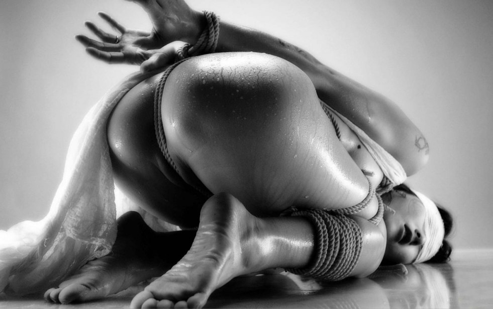 Erotic pictures black and white