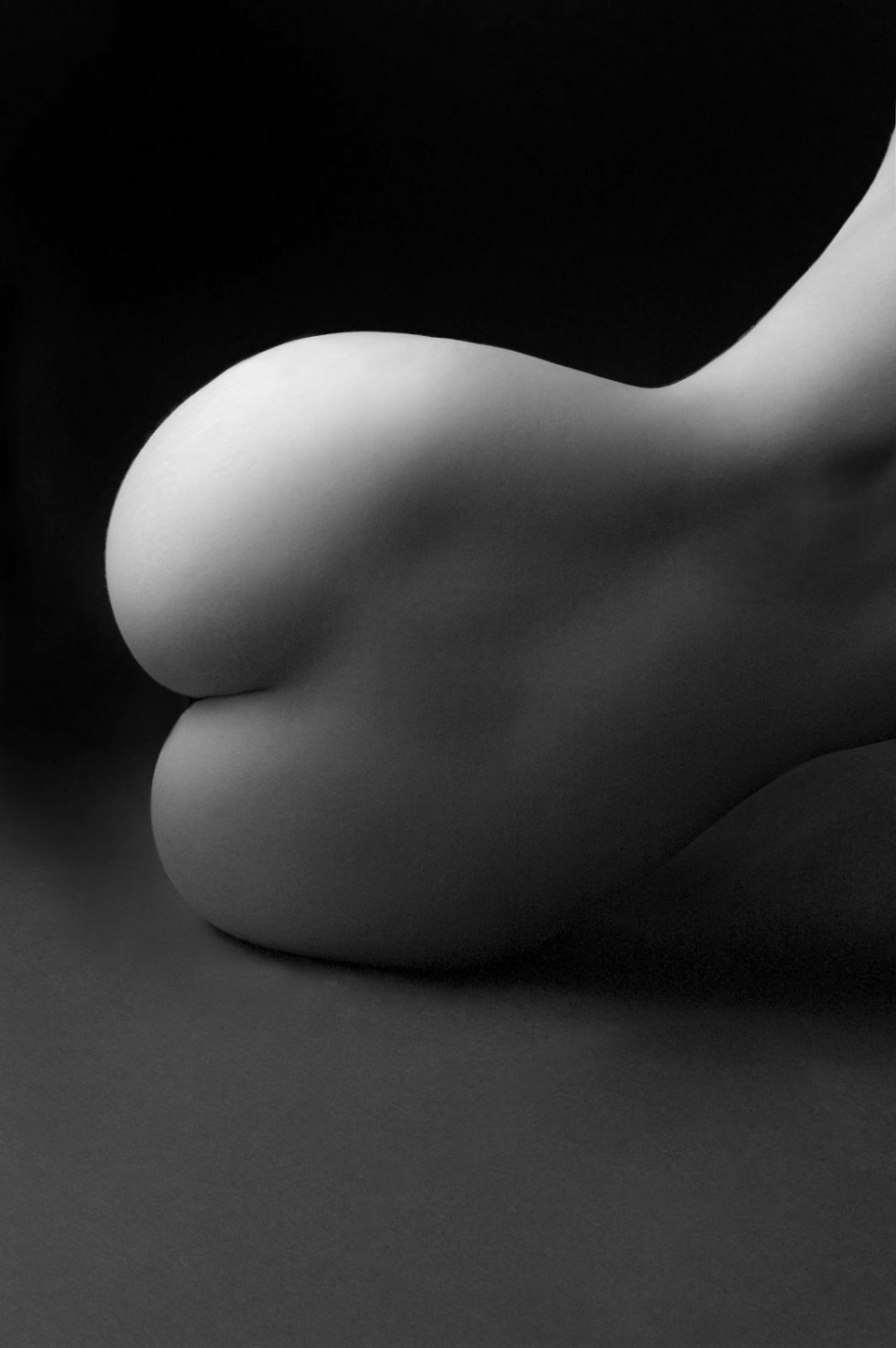 Naked female pop black white