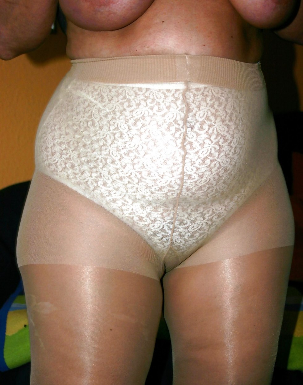 Mature in panties under tights