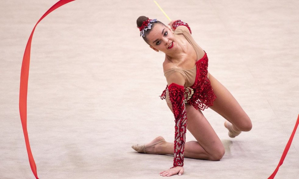 Dina Averin hoop 2020