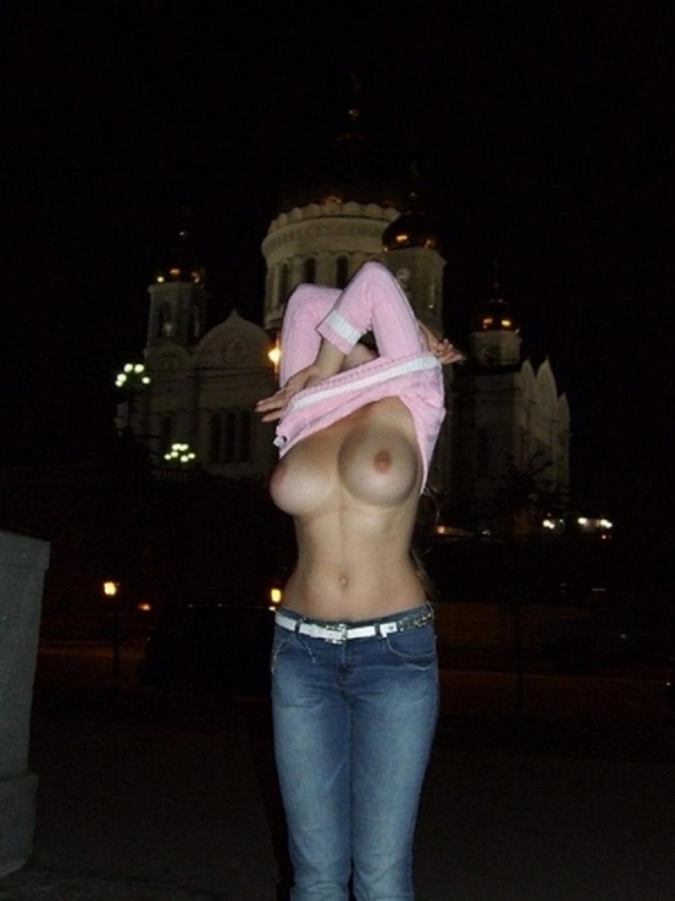 Elastic tits on the street