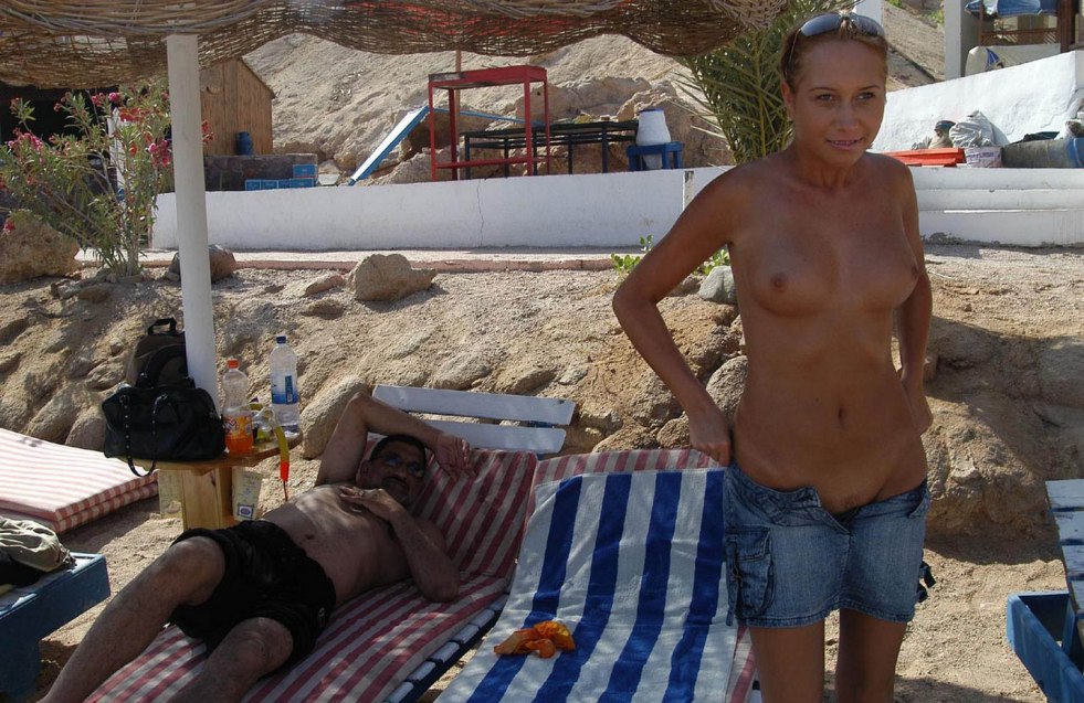 Russian girls topless in Egypt