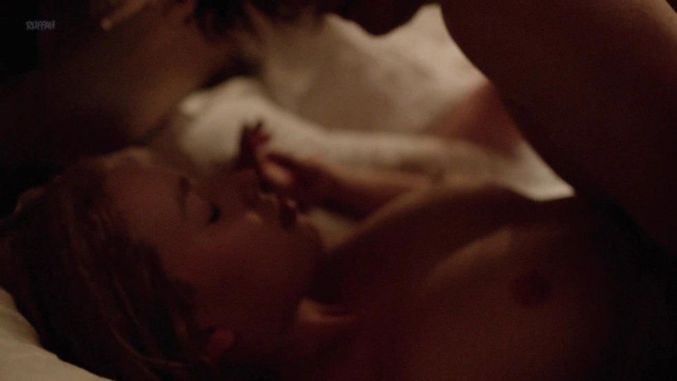 Freya Mauthor bed scenes