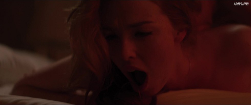 Freya Mauthor bed scenes