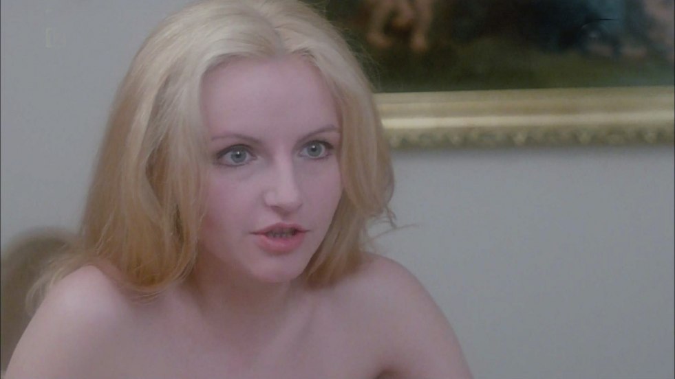 Naked Sigurney Weaver in the film Alien