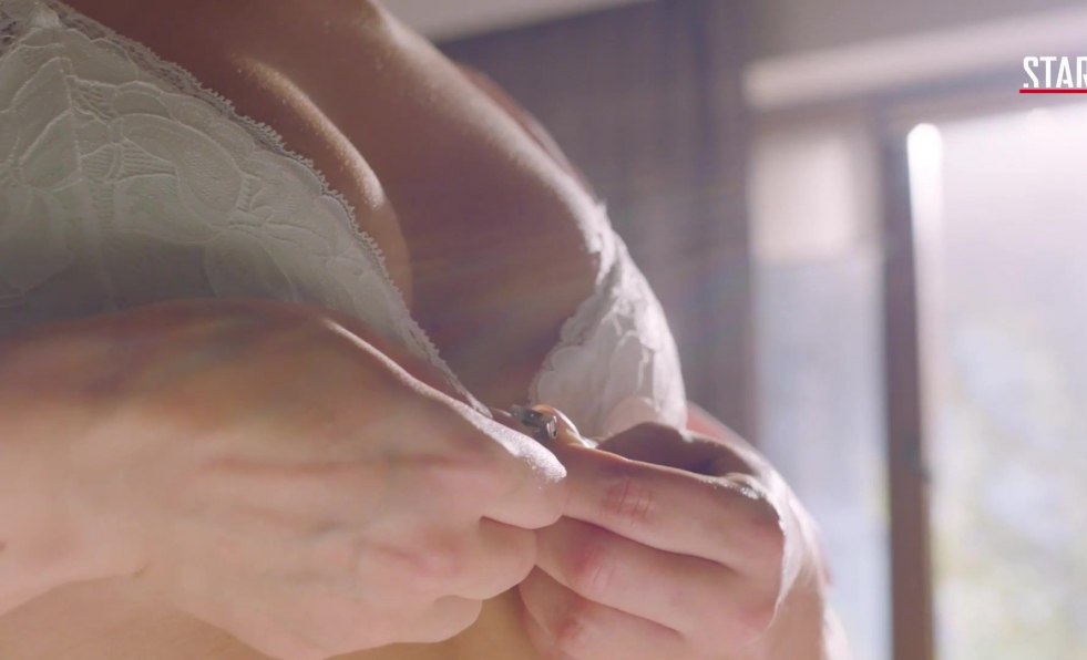 Mila Kunis sexy naked