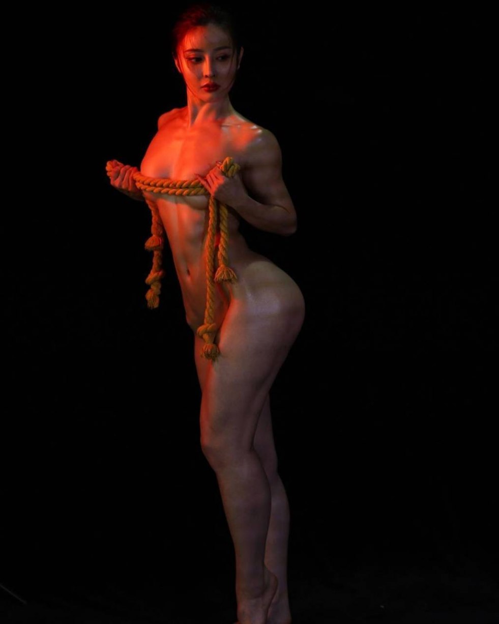 土肥圆 矮挫穷 naked tits