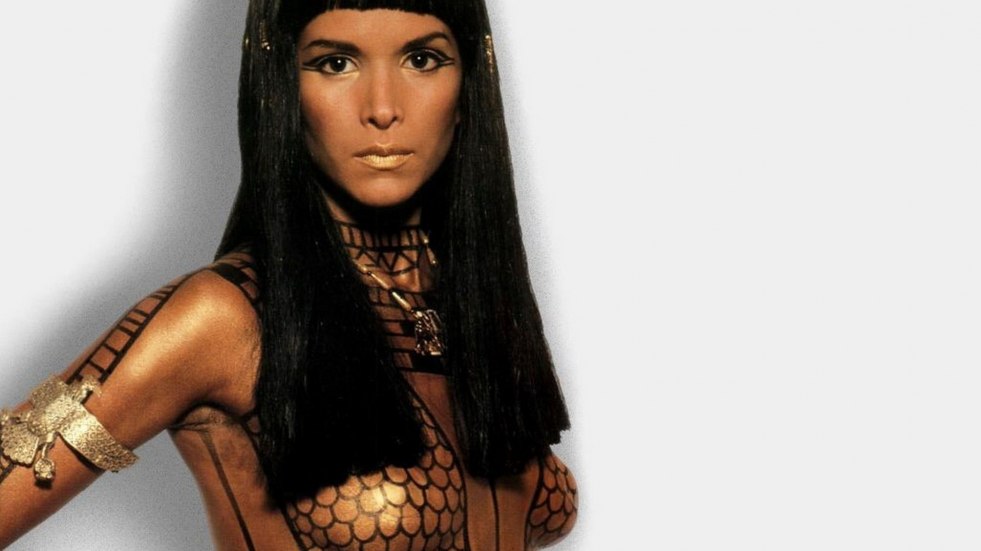 Free Preview of Patricia Velasquez naked in Mindhunters