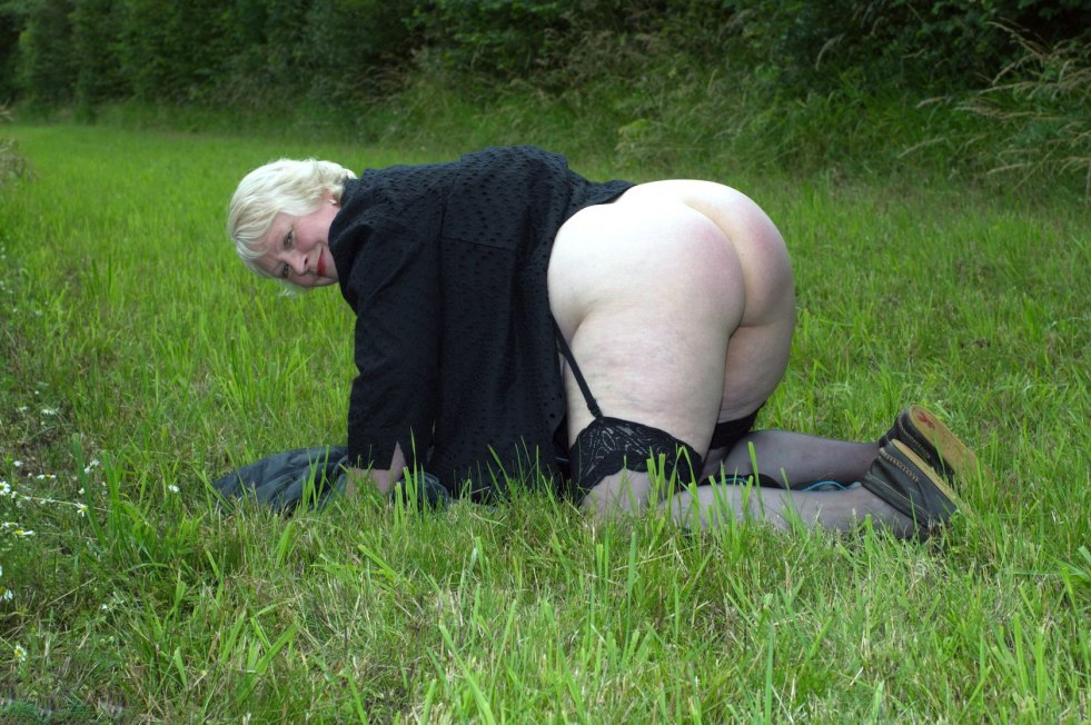 Old ass without panties