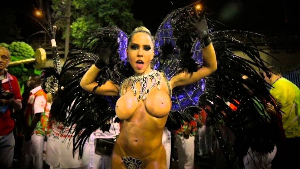 Brazilians on the carnival in Rio de Janeiro Nu