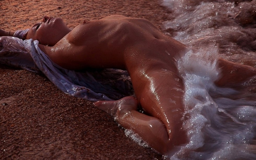 Erotic pictures on the sea