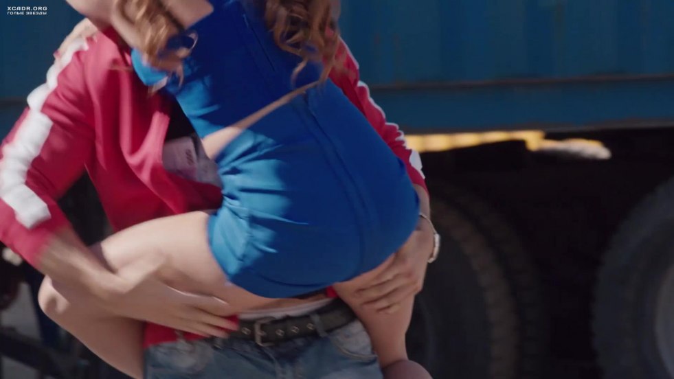 Yana Yenzhaev in shameless scene