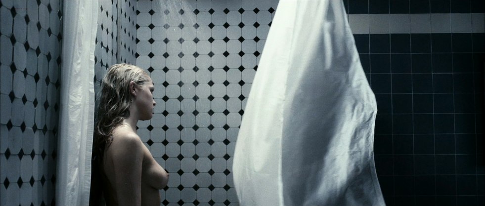 Teresa Palmer (Teresa Palmer) Naked in the film "Berlin Syndrome" (2017)