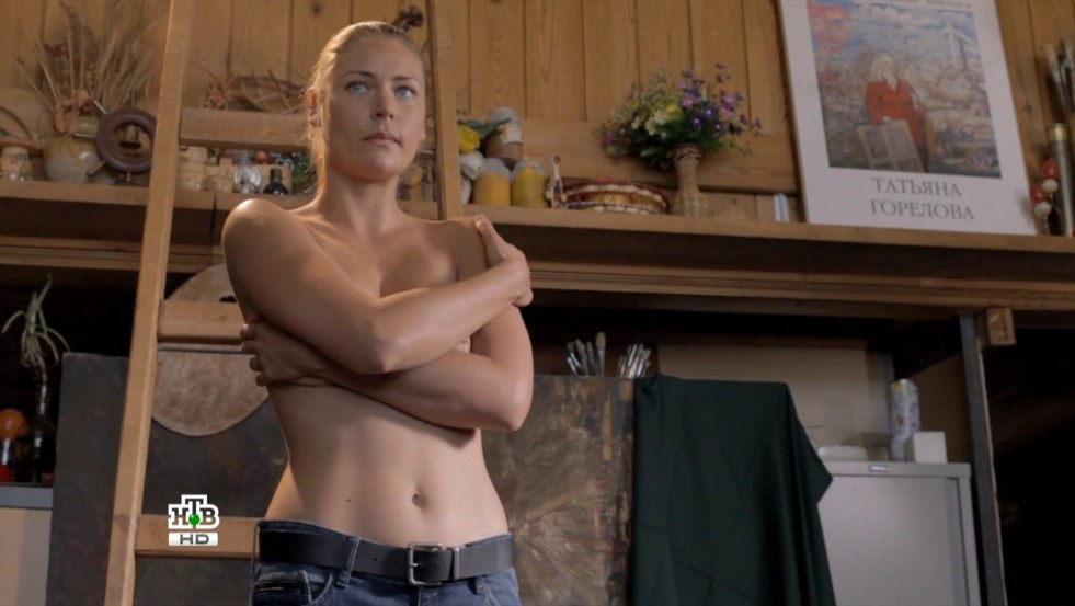 Naked actress Julia Aug