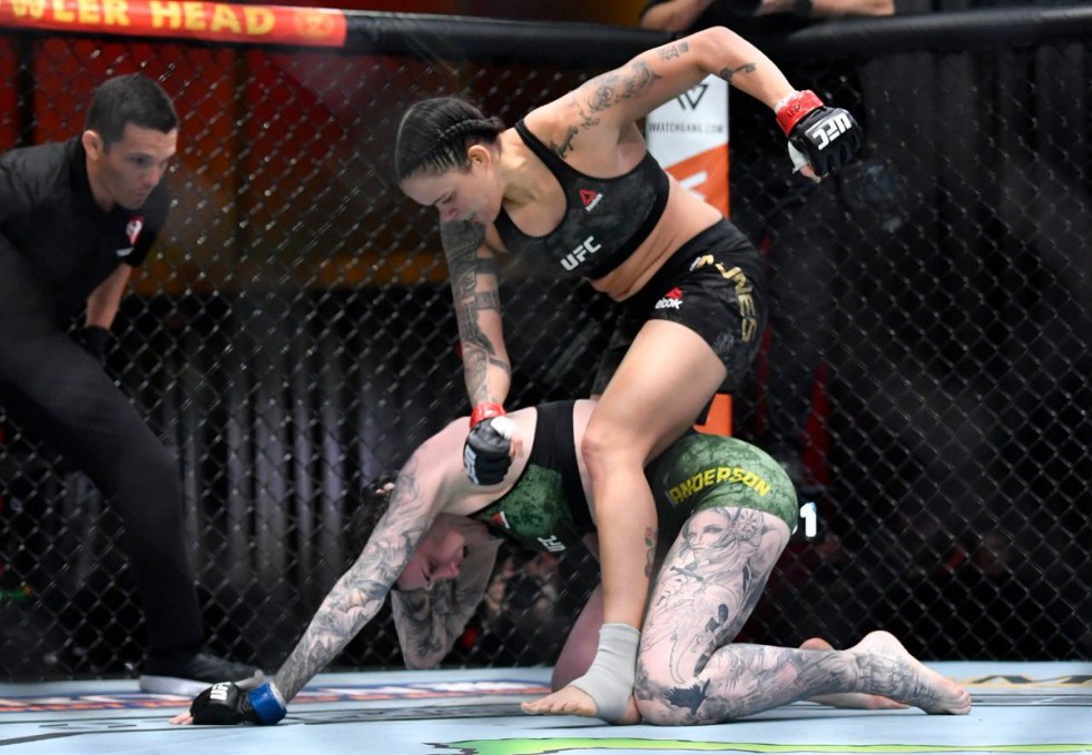 Amanda Nunese photo in a swimsuit