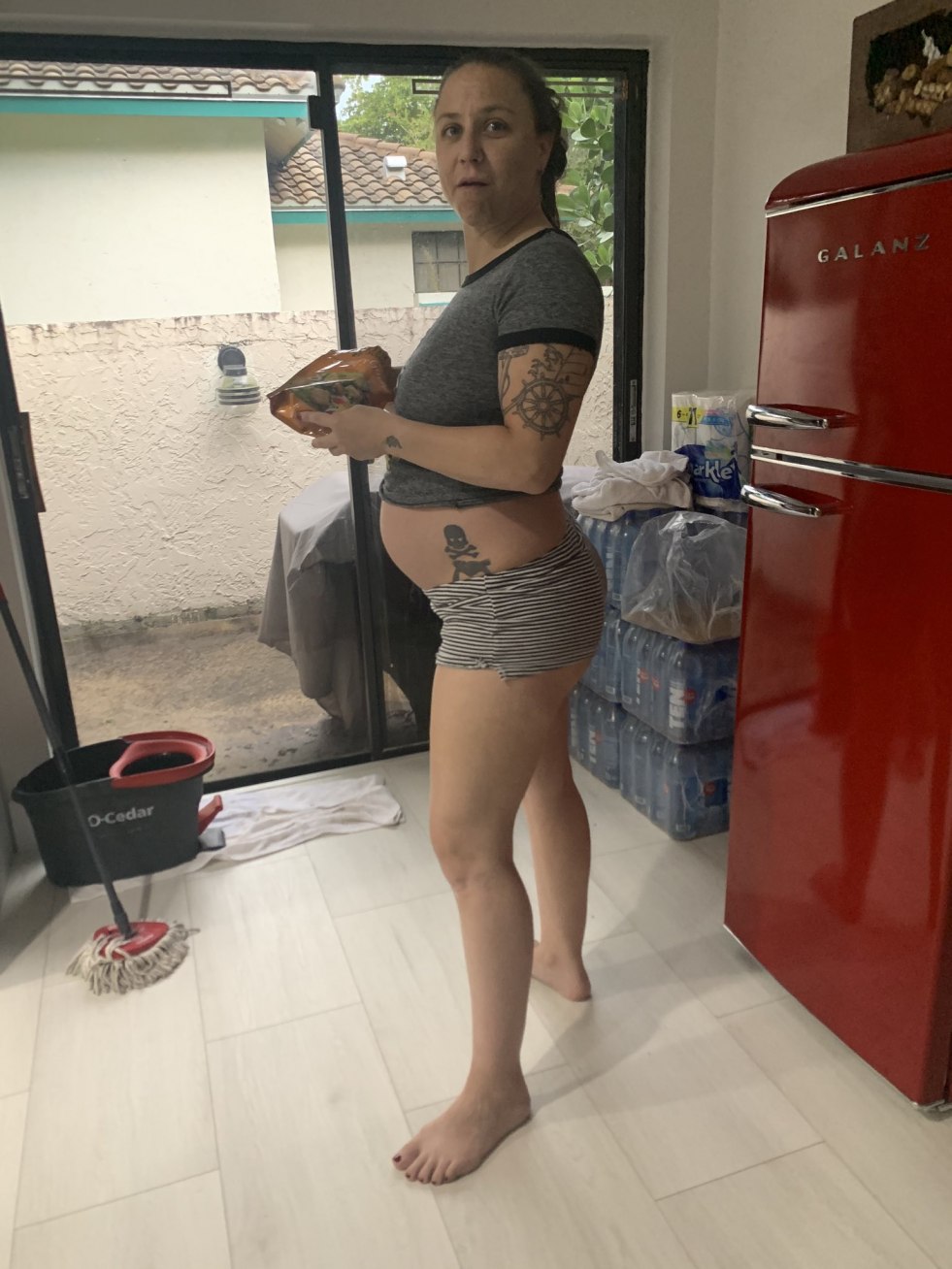 Núñez Amanda with girlfriend