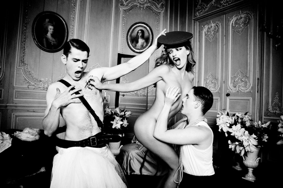 Ellen Background Unvert: Mystery of Femininity