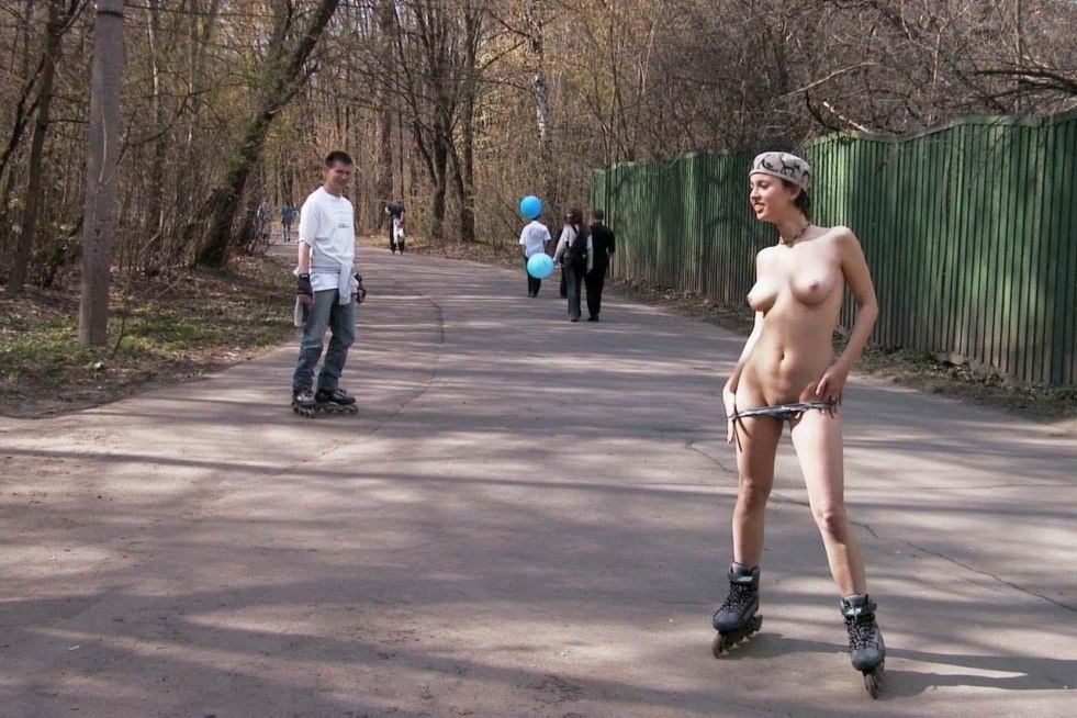 Girls undress in the park