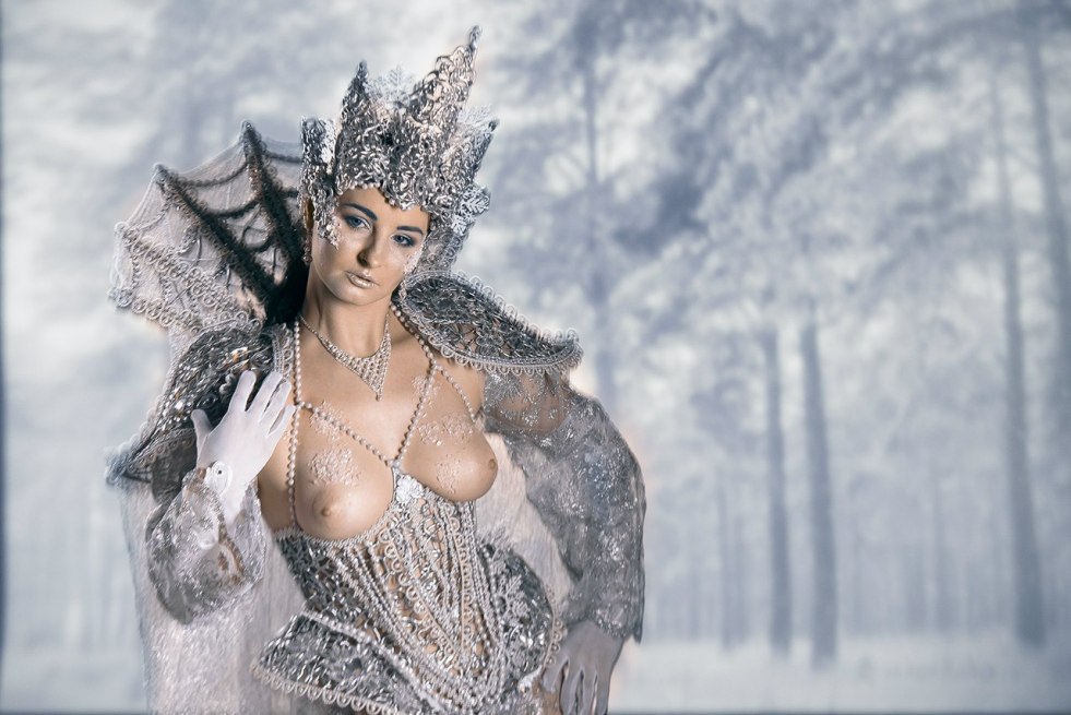 Naked ice queen