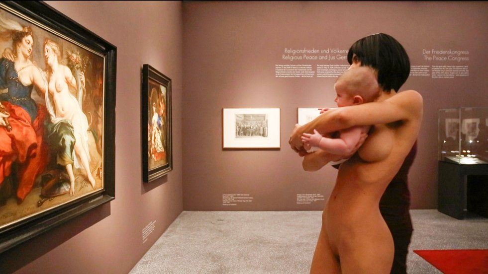 Erotic photo session in the museum