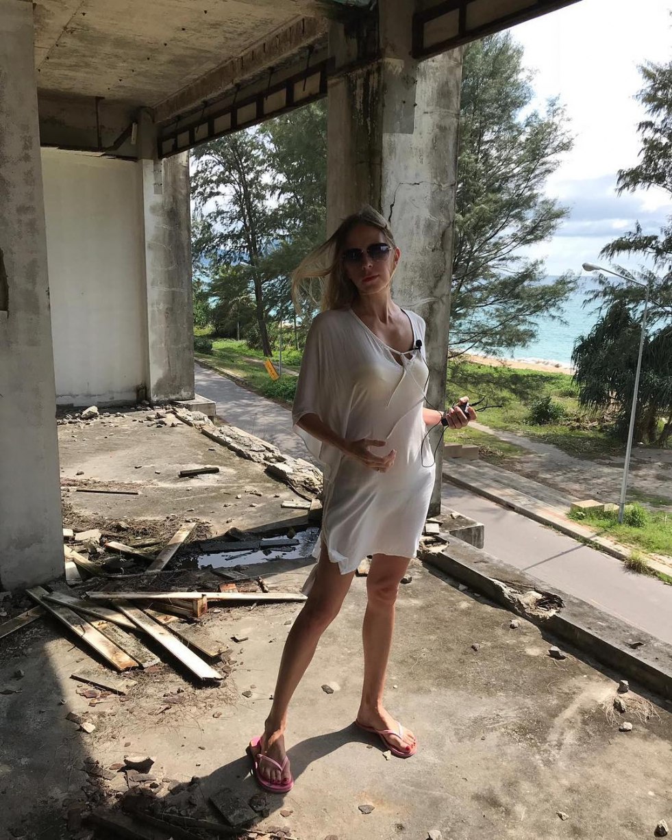 Melissa Mendini in Nuya car