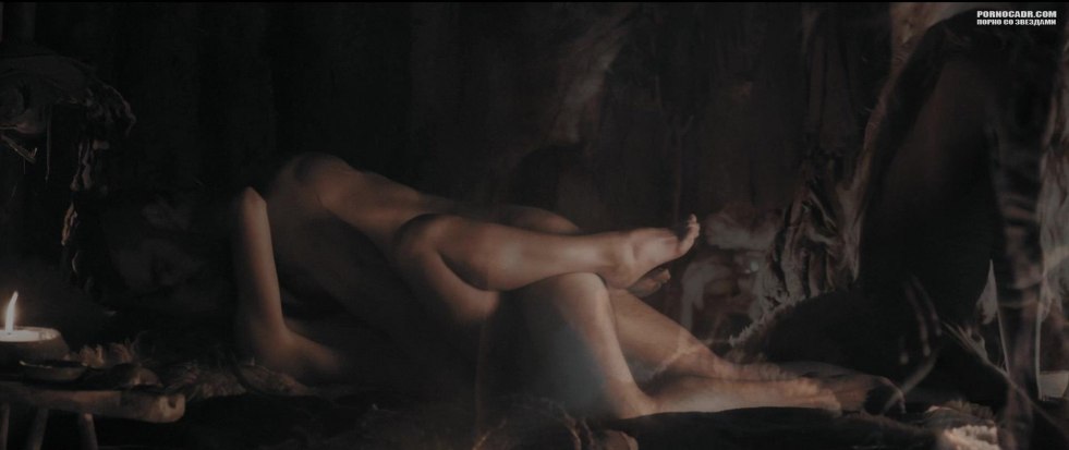 Annabelle Wallis naked
