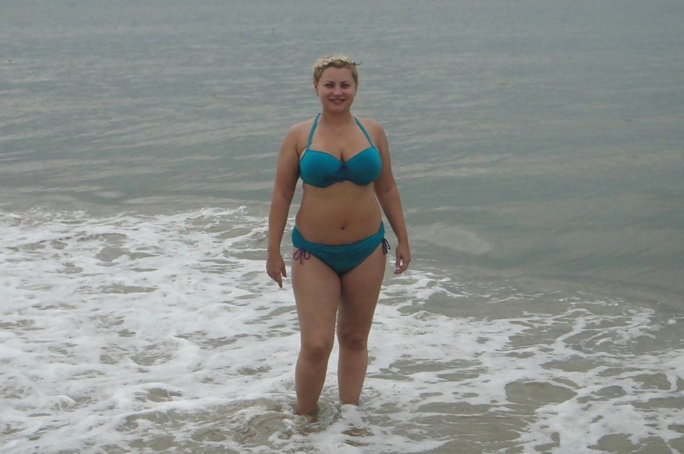 Descends on a busty tanya