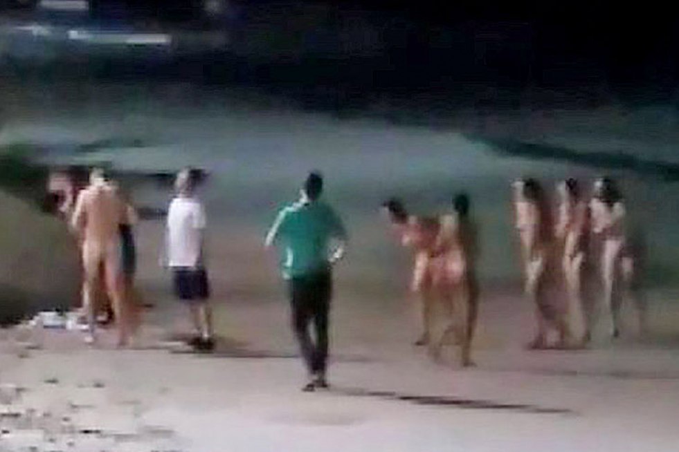 Fucking black woman on the beach