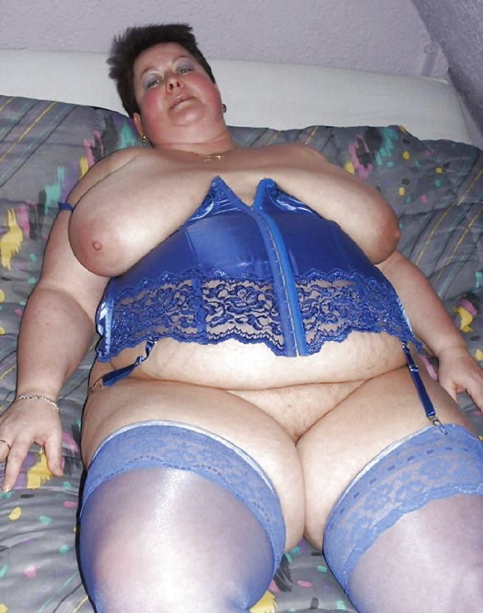 Mature bbw in shorts