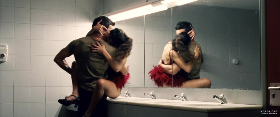 Clara Lago naked three meters