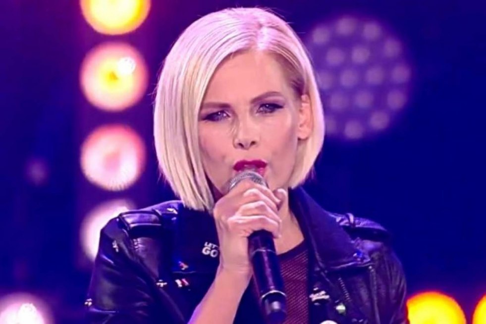 Si ketch with bare tits