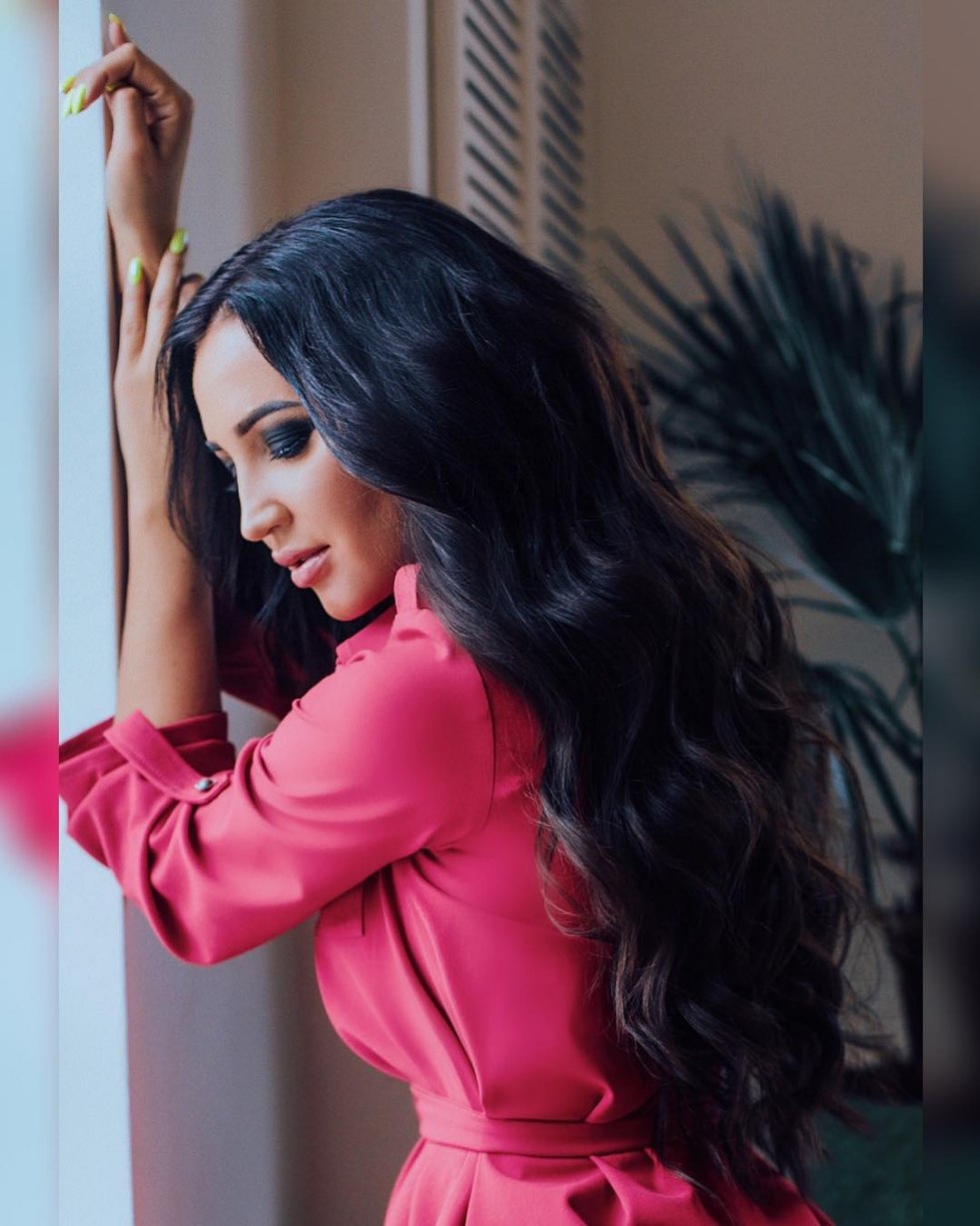 Bryunetkas long hair