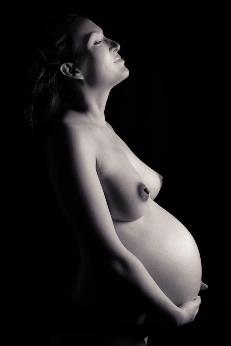 Many naked pregnant women