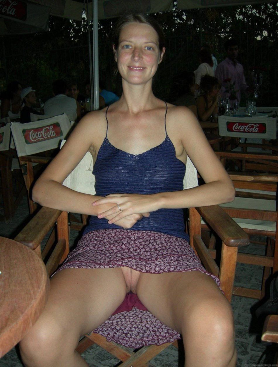 Mature in the skirt and without panties