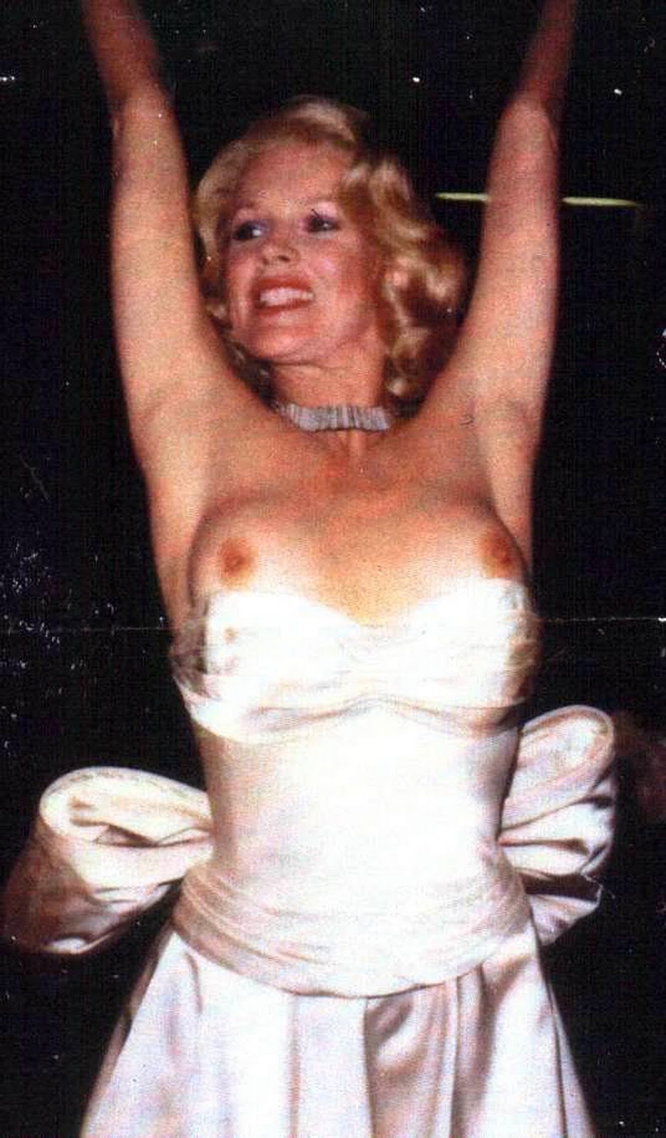 Kim Basinger naked photo