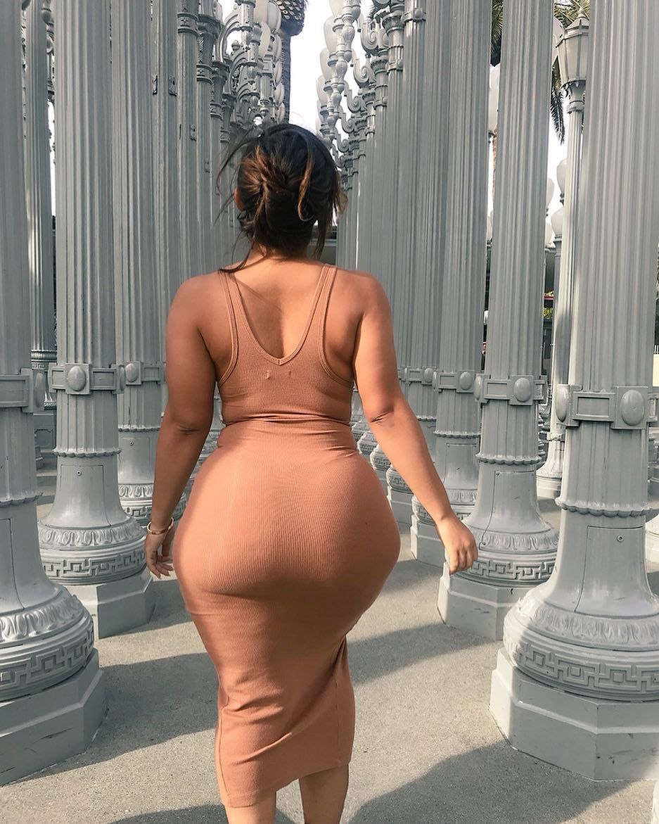 Aunts with big buttocks