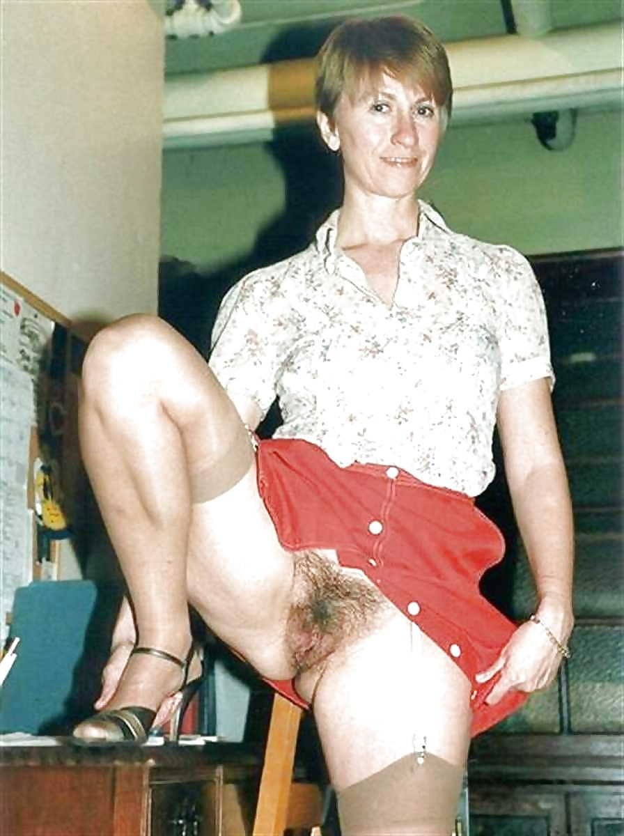 Retro girls without panties