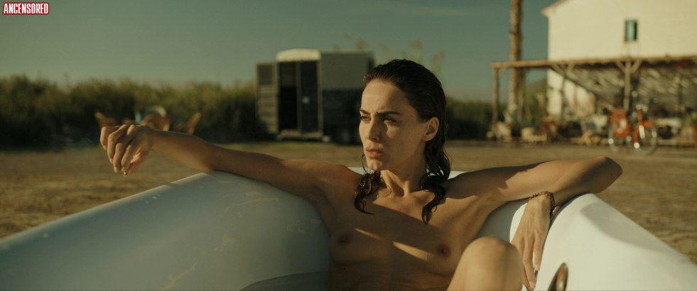 Naked films Irene Jacob