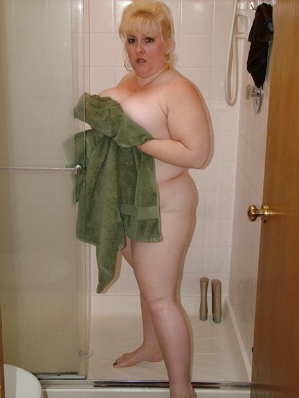 Mature-Wife-and-Hot-Mom-Bent-Over-Open-Her-Pussy-and-Ass