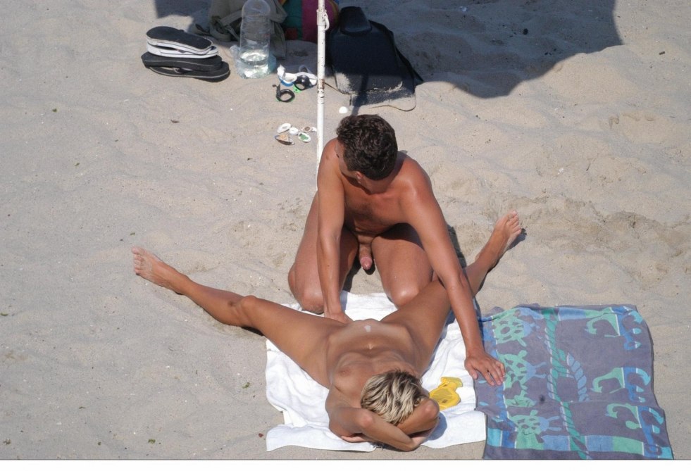 Erotic curiosities on the beach