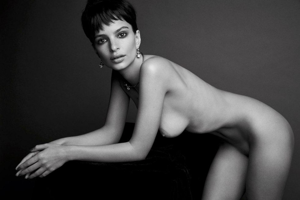 Naked celebrity Lisa Rinna