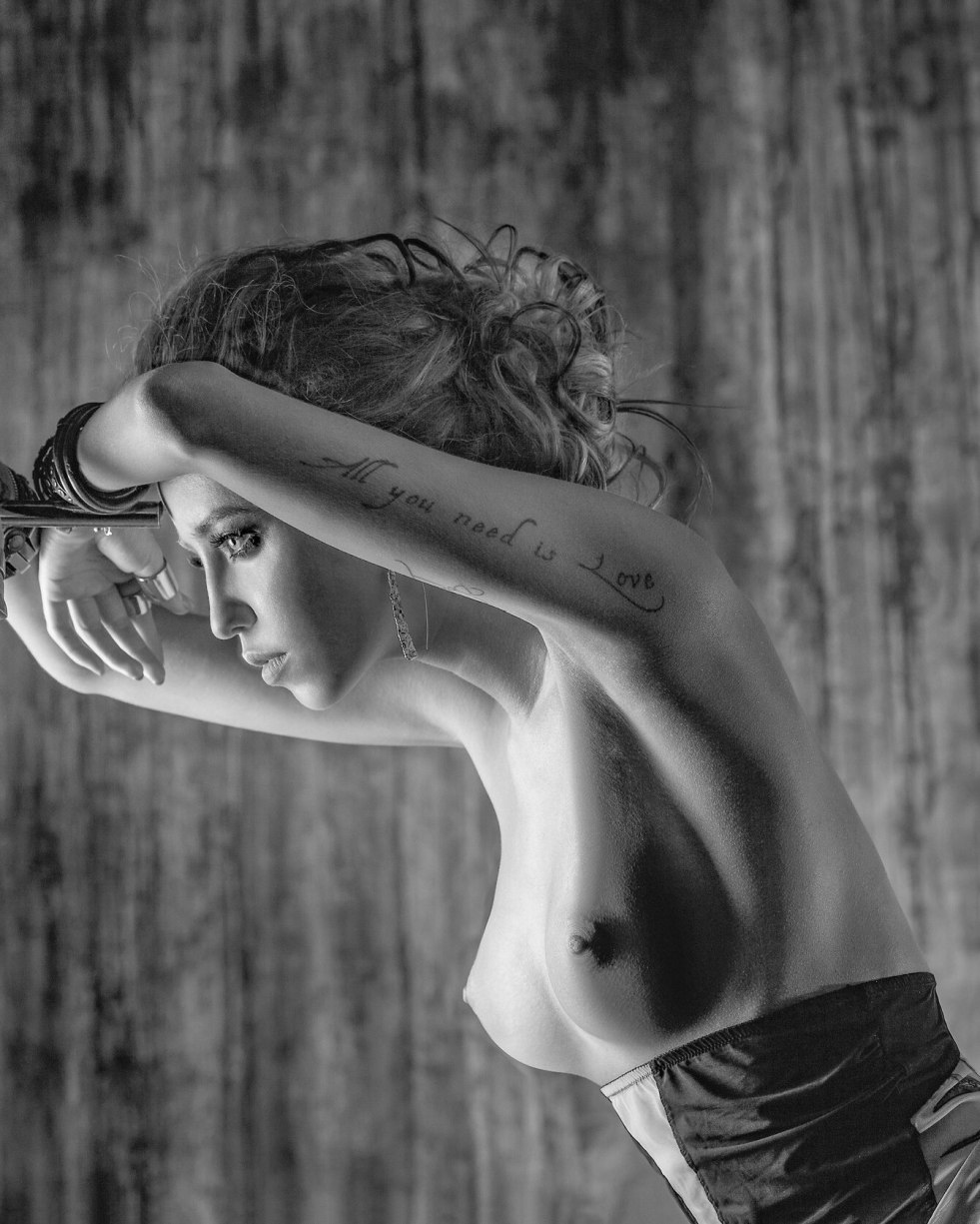 Nadi Cammellavir Naked