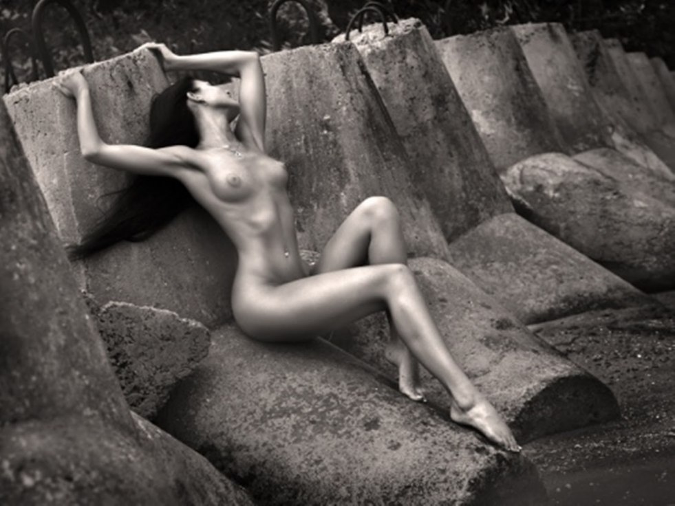 Young girls in the nude