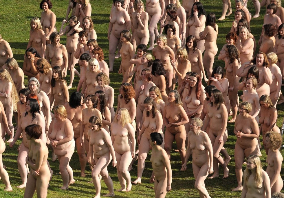 A lot of naked women