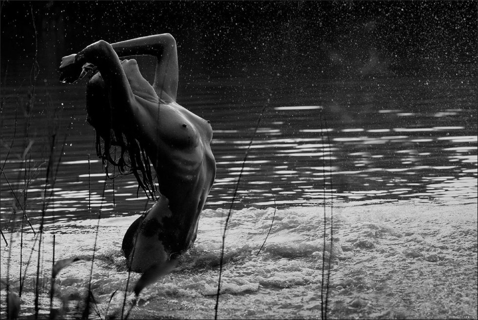 Photo session in the rain nude