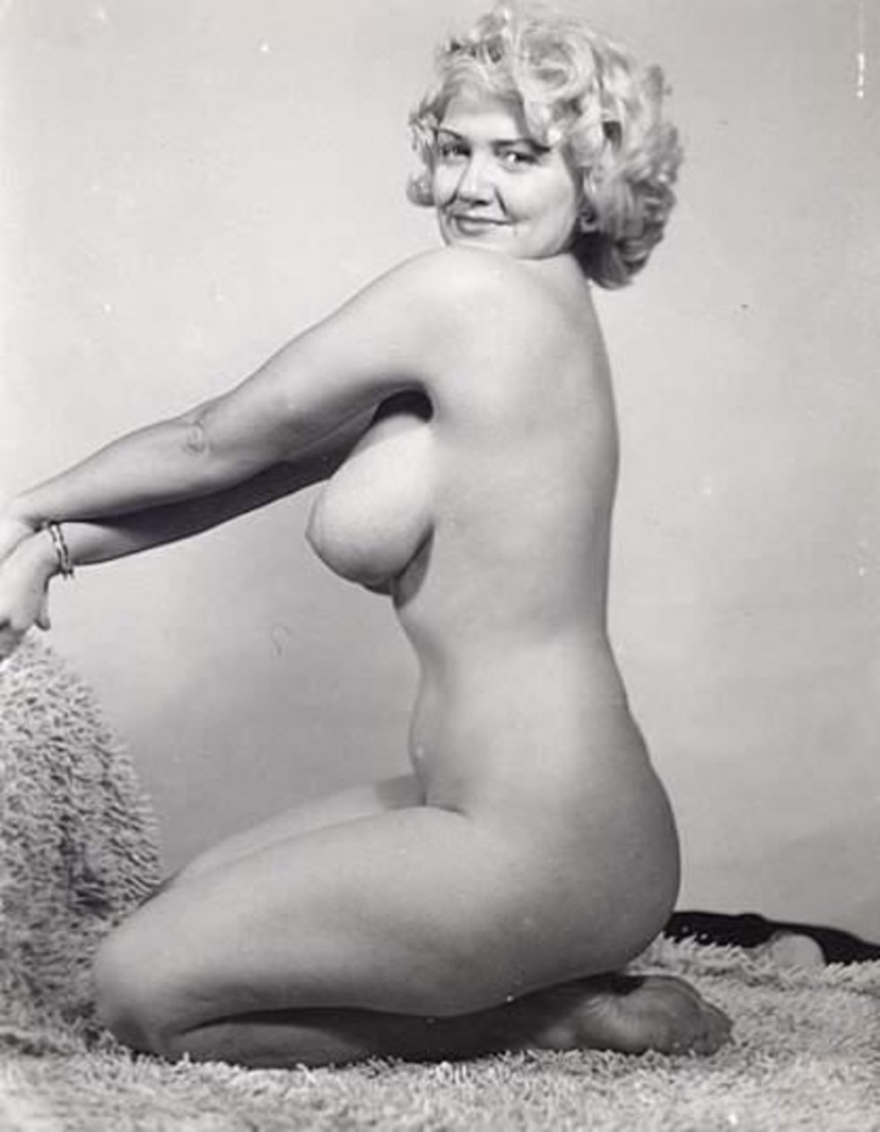 Naked women retro 70s