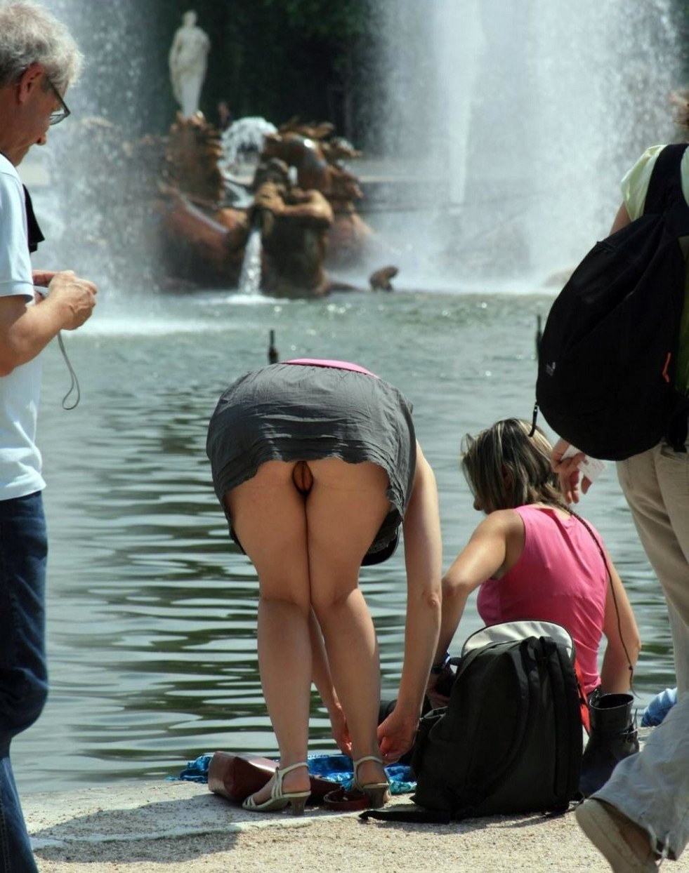 Peeping for women on the beach