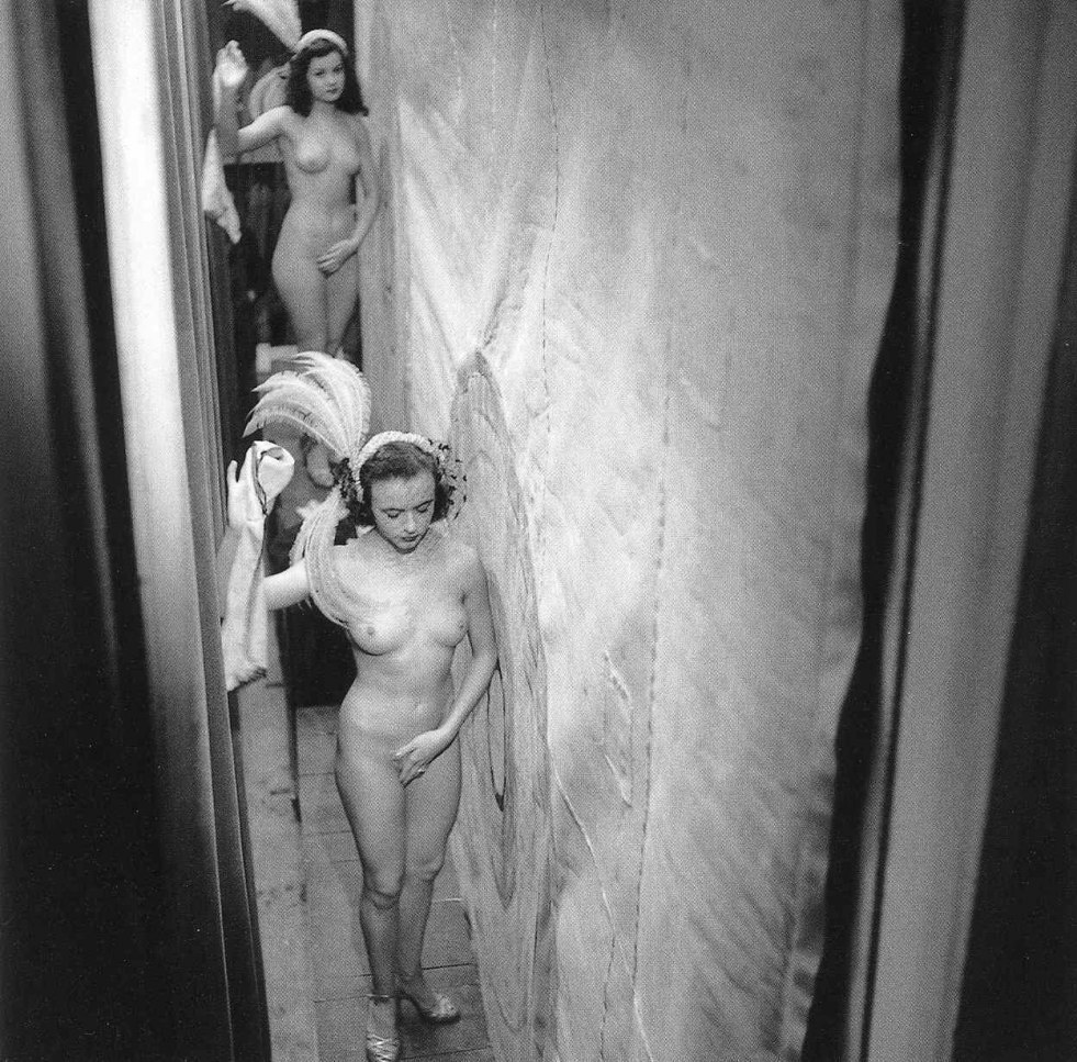 Retro naked behind the scenes