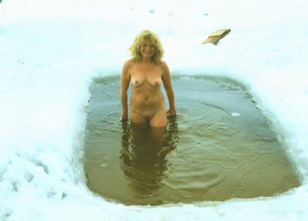 Naked woman in the winter in the hole